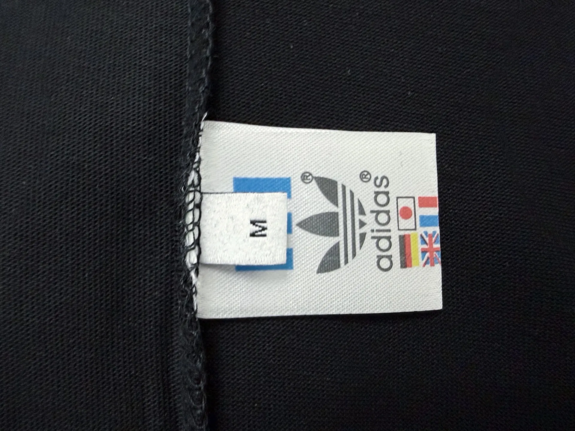 [Hellokitty Adidas] Adidas co-branded three-dimensional foam bow printed short-sleeved round-neck T-shirt. 280 grams of pure cotton double-sand fabric. Original original label. Can be worn up to 200 pounds. All fabrics have been shrunk in advance. Quality. What you see is what you get. The version will not change after washing. Distinguish the market. Part of the disposable clothes. The three-label packaging is complete and the original version is restored. Customized for men and women. Same Style Versatile comparison. Classic Size: Xs-L